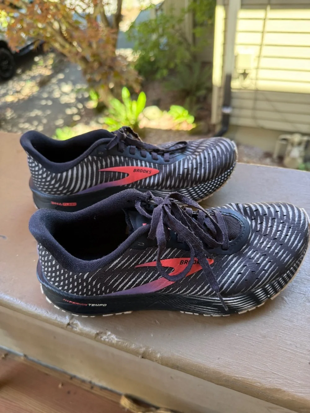 Brooks Hyperion Tempo Womens Running Shoes Black Pink DNA Flash Womens 7